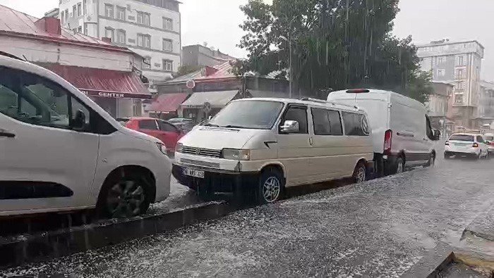 Kars’ta Aniden Bastıran Dolu Hayatı Olumsuz Etkiledi