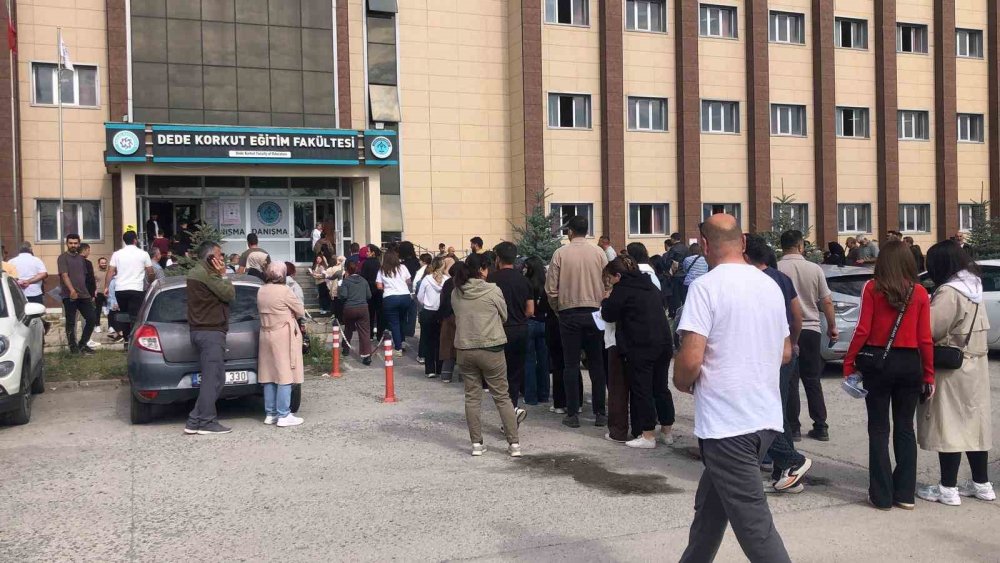 Kars’ta Kpss Heyecanı: Adaylar Sınav İçin Okullara Akın Etti