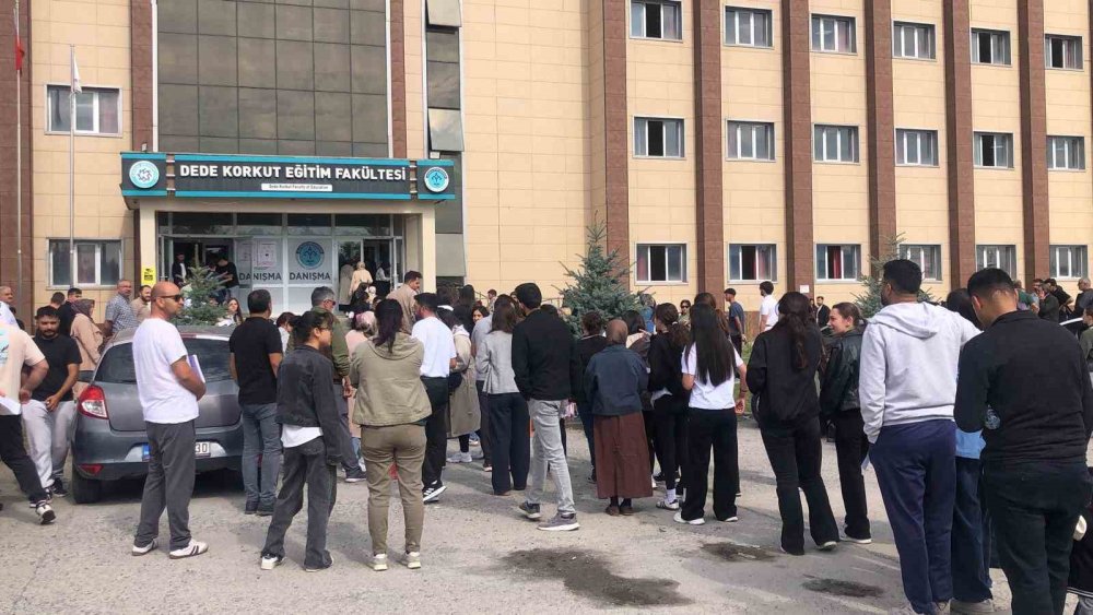 Kars’ta Kpss Heyecanı: Adaylar Sınav İçin Okullara Akın Etti