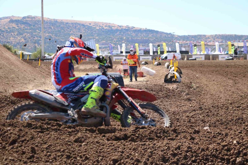 MXGP Türkiye’de İlk Yarış Tamamlandı.. Jeffrey Herlings Afyon’da Zirveye Çıktı!