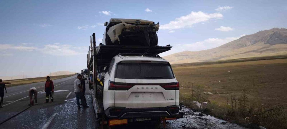 Otomobil Taşıyan TIR’ın Dorsesinde Yangın Çıktı.. Araçlara Sıçramadan Söndürüldü!