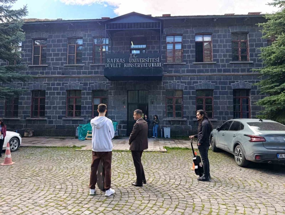 Kafkas Üniversitesi'nde Özel Yetenek Heyecanı.. Adaylar Jüri Karşısına Çıktı!