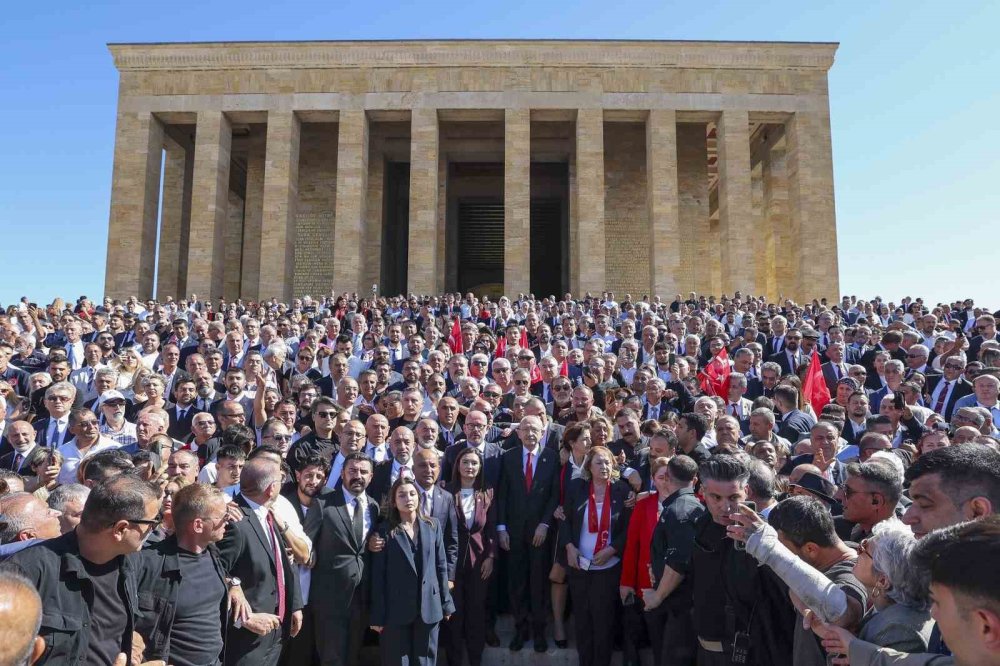 Chp Genel Başkanı Kılıçdaroğlu Anıtkabir’i Ziyaret Etti