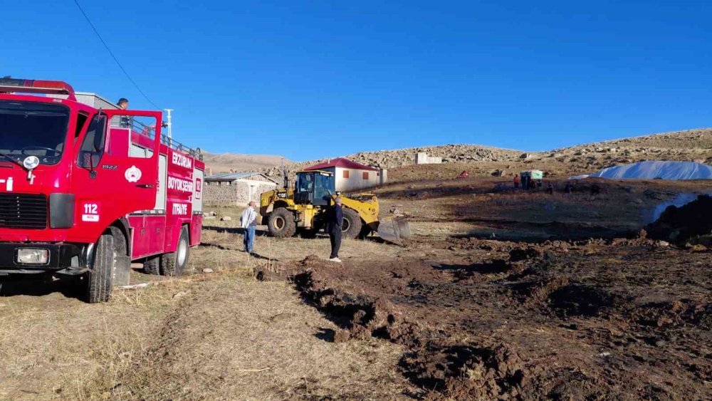 Erzurum’un Tekman İlçesinde Büyük Yangın.. 10 Bin Balya Ot Kül Oldu!