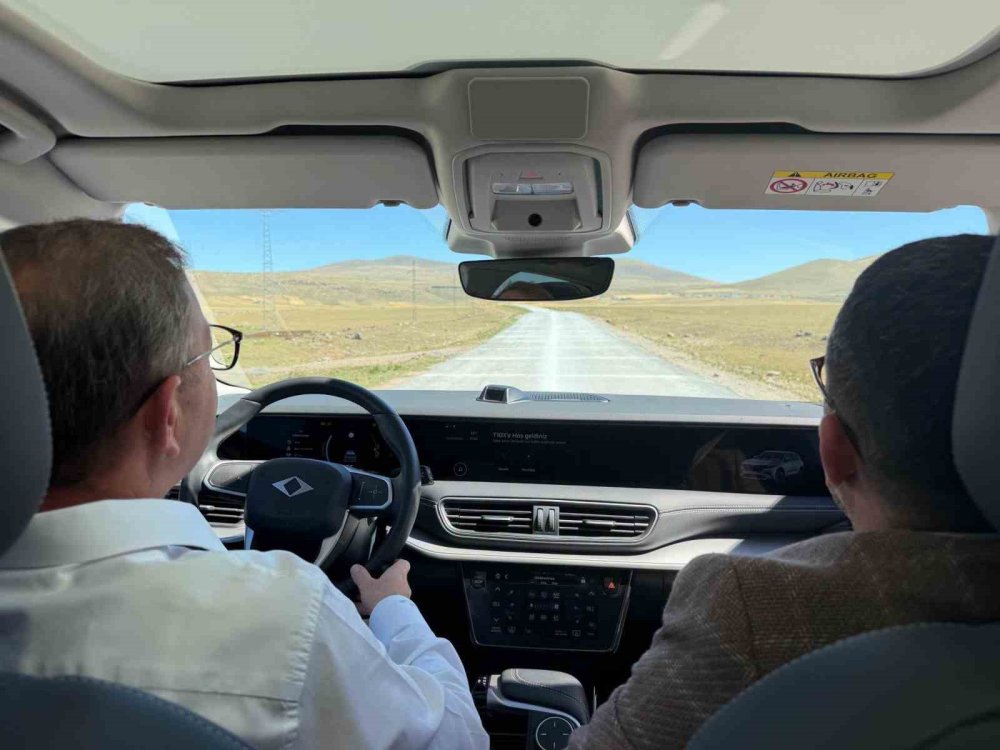 Kars’ta Köy Yollarında Beton Yol Dönemi: Vali Polat Ve Milletvekili Çalkın Yağlıca’da İncelemelerde Bulundu