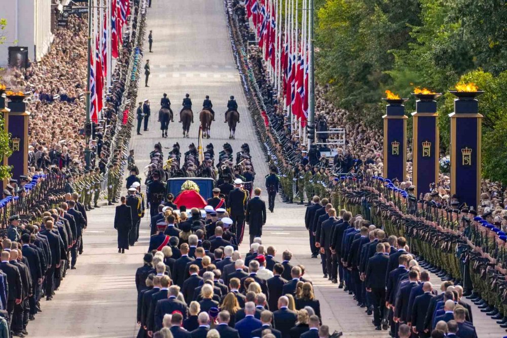 Norveç Kralı 5. Harald Son Yolculuğuna Uğurlandı.. Binlerce Kişi Katıldı!