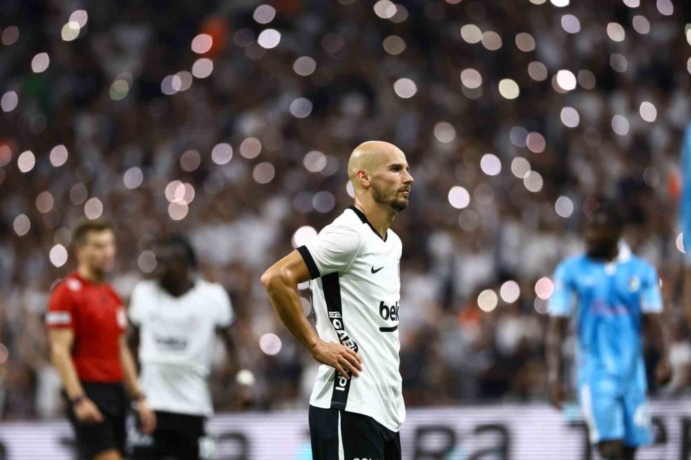 Beşiktaş, Erzurumspor FK’yı 3-0 Mağlup Etti.. Liderlik Koltuğuna Oturdu!