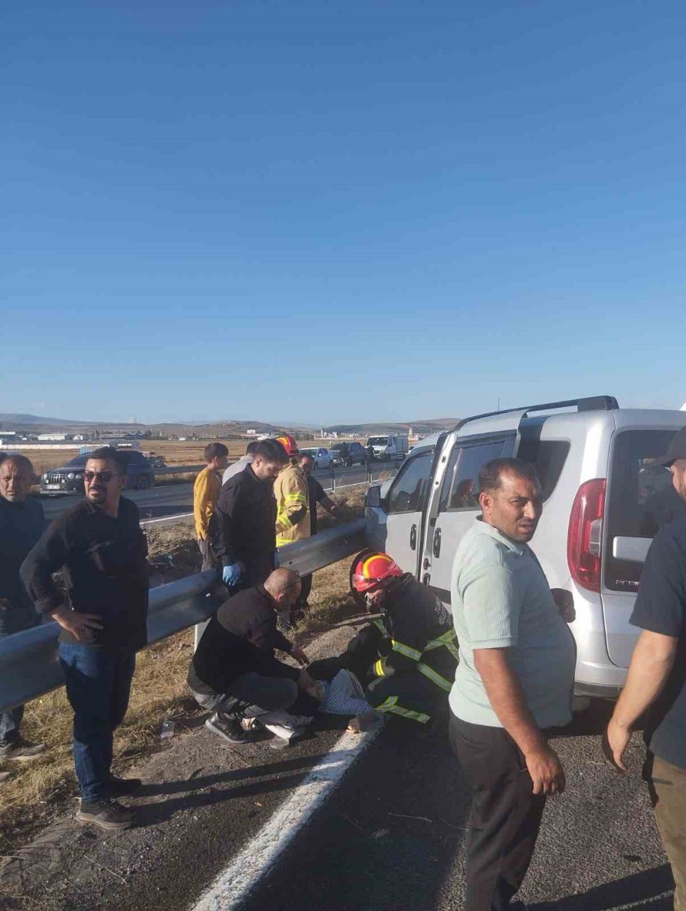 Kars’a Üniversite Kaydı İçin Gelen Aile Kaza Yaptı.. 1 Ölü, 6 Yaralı!