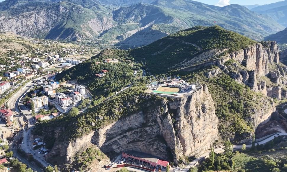 Artvin’de Uçurumun Üzerindeki Arenada Boğa Güreşleri.. 1 Milyon Lira Ödül!