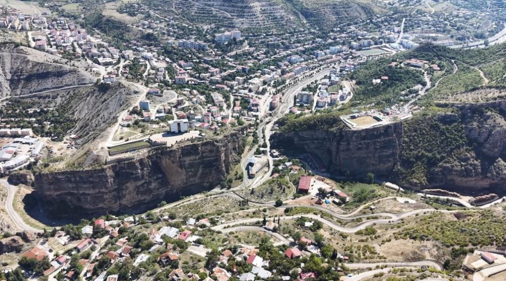 Artvin’de Uçurumun Üzerindeki Arenada Boğa Güreşleri.. 1 Milyon Lira Ödül!