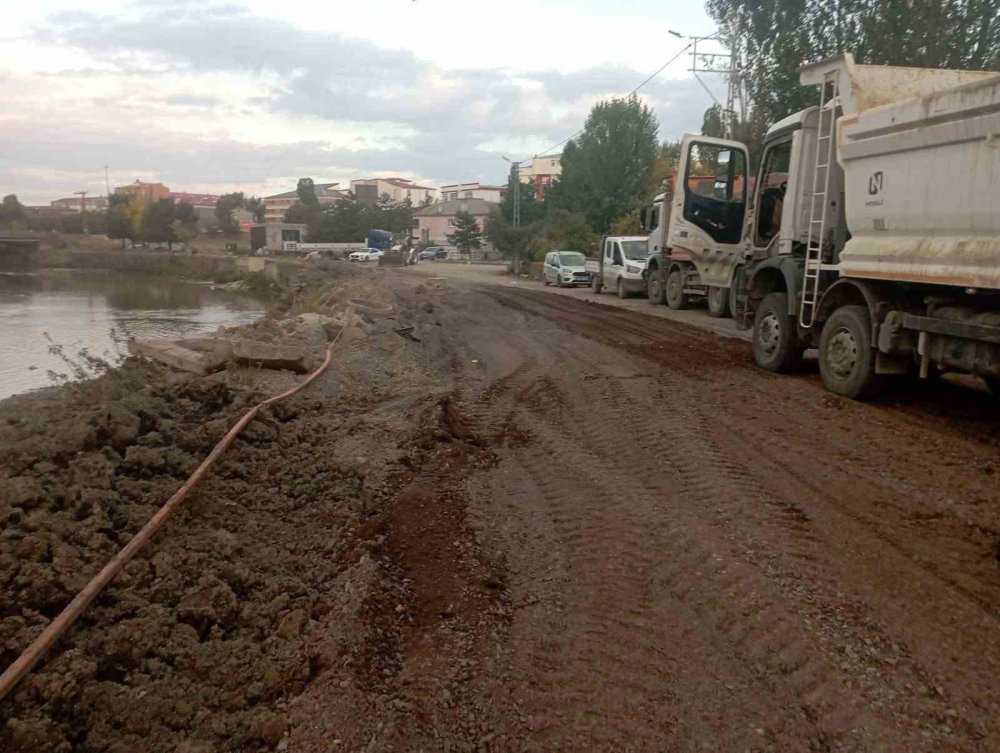 Kars’ta Atıksu Altyapısında Çalışmalar Sürüyor.. Kollektör Hattında İlerleme Var!