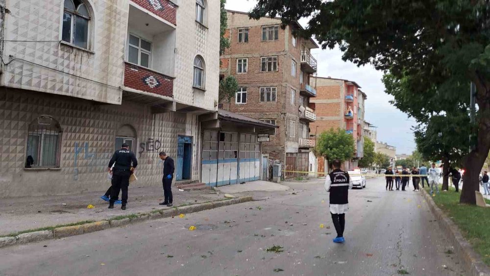 Erzurum’un Yakutiye İlçesinde Silahlı Çatışma Çıktı.. 1’i Polis 12 Kişi Yaralandı!