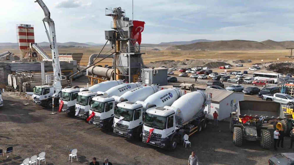 Kars Belediyesi’nin Üretim Gücü Genişledi.. 53 Yeni İş Makinesi Hizmete Girdi!