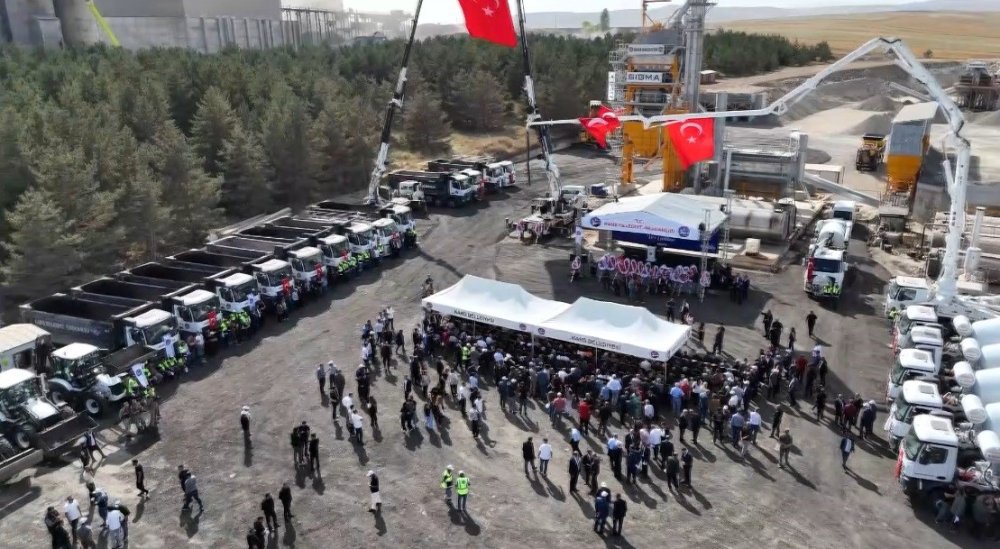 Kars Belediyesi’nin Üretim Gücü Genişledi.. 53 Yeni İş Makinesi Hizmete Girdi!