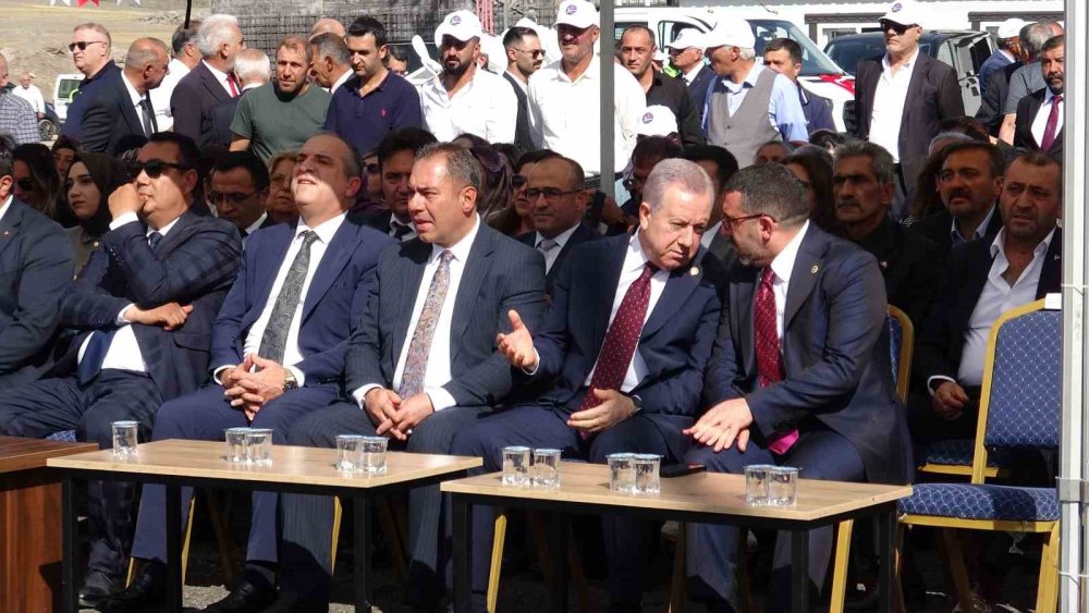 Kars Belediyesi’nin Üretim Gücü Genişledi.. 53 Yeni İş Makinesi Hizmete Girdi!