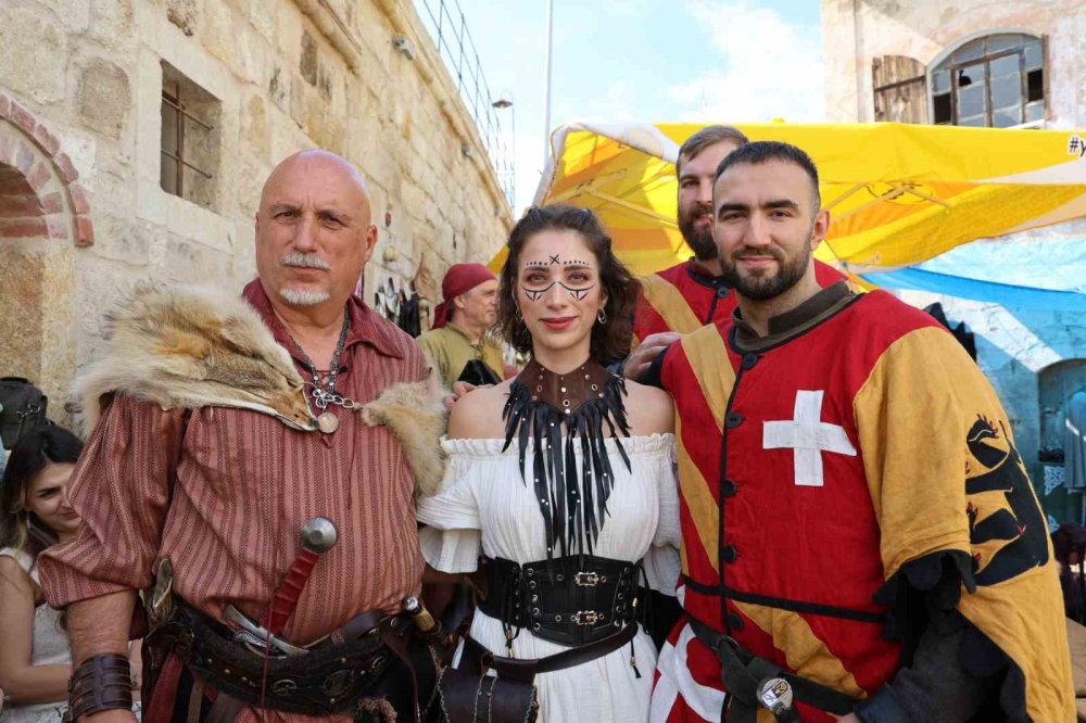 Kapadokya’da Orta Çağ Panayırı Renkli Görüntülere Sahne Oldu