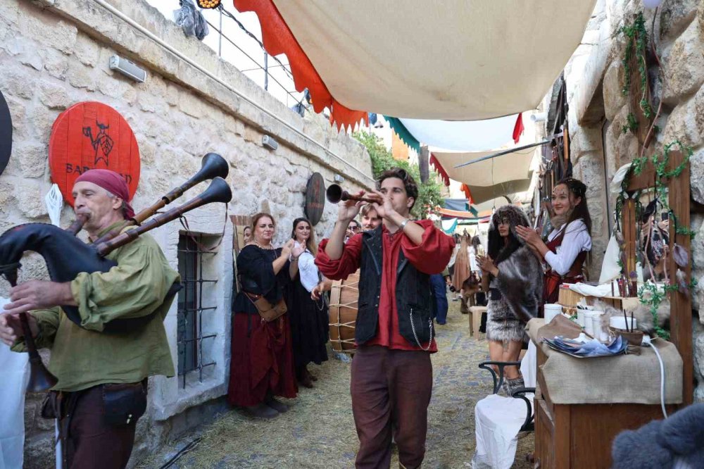 Kapadokya’da Orta Çağ Panayırı Renkli Görüntülere Sahne Oldu
