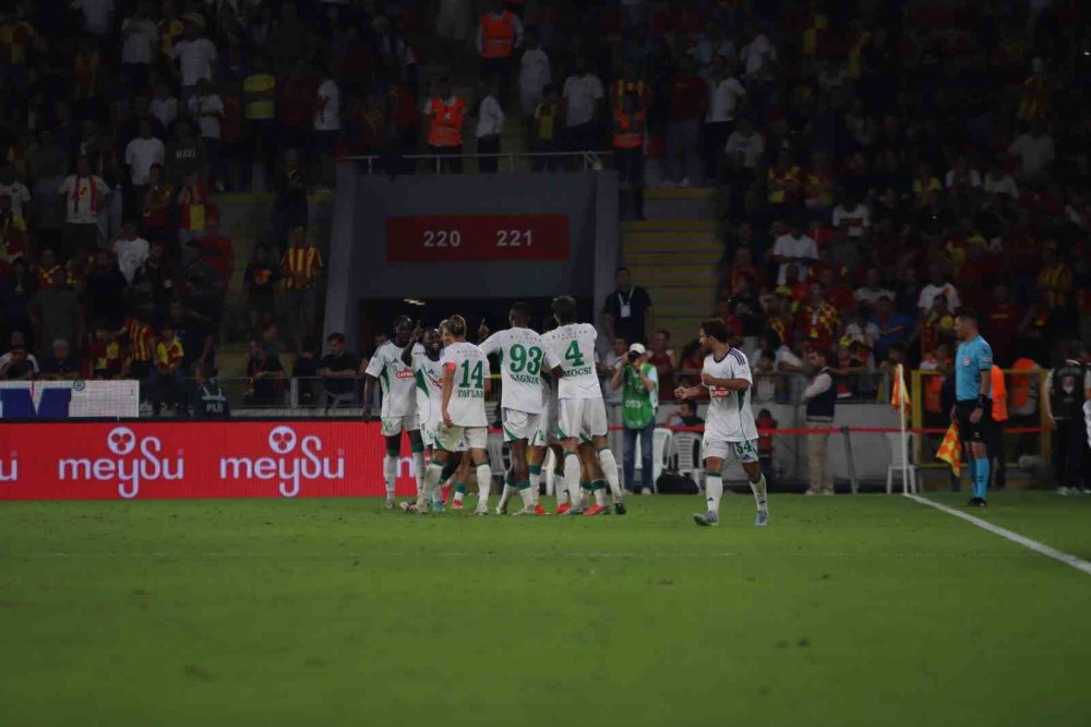 Trendyol Süper Lig: Göztepe: 2 - Çaykur Rizespor: 2 (maç Sonucu)