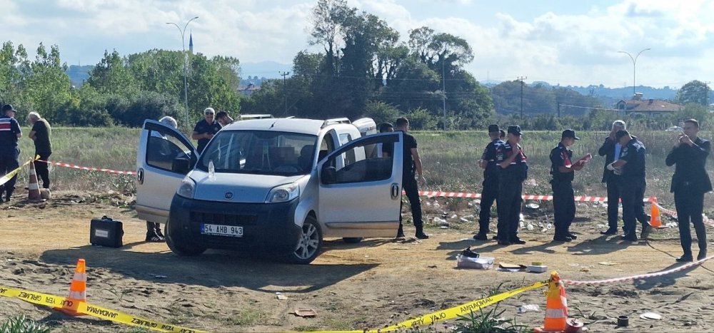 Muhtar Aracında Başından Vurulmuş Halde Ölü Bulundu