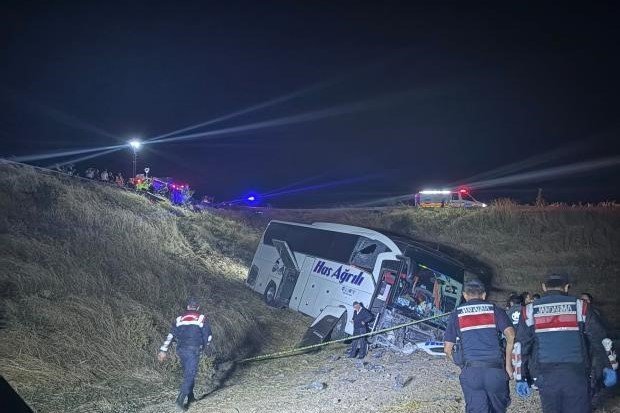 İstanbul-Ağrı Seferindeki Yolcu Otobüsü Kaza Yaptı.. Amasya’da 24 Kişi Yaralandı!