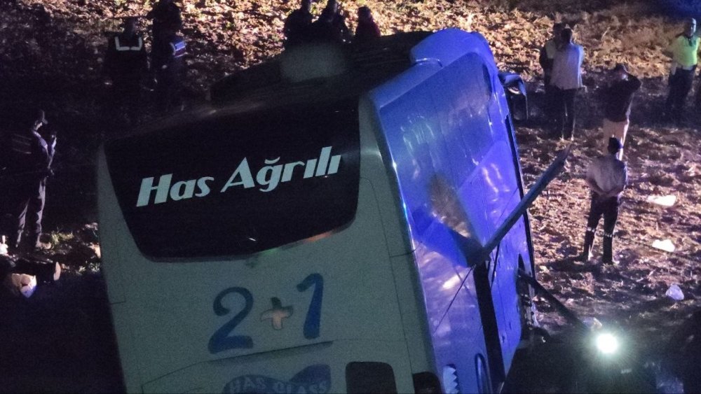 İstanbul-Ağrı Seferindeki Yolcu Otobüsü Kaza Yaptı.. Amasya’da 24 Kişi Yaralandı!