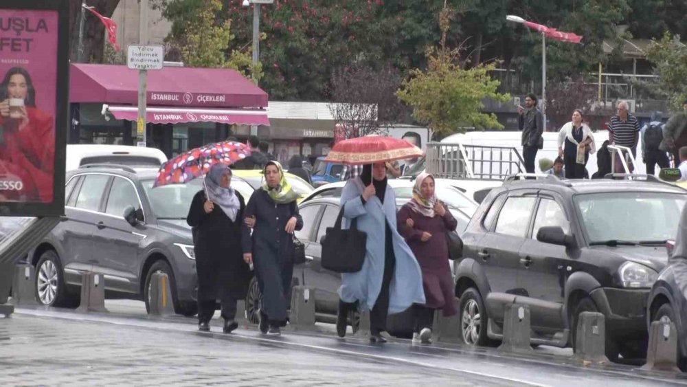 İstanbul’da Yağışlı Hava Etkisini Gösterdi.. Anadolu Yakası’nda Sağanak Başladı!