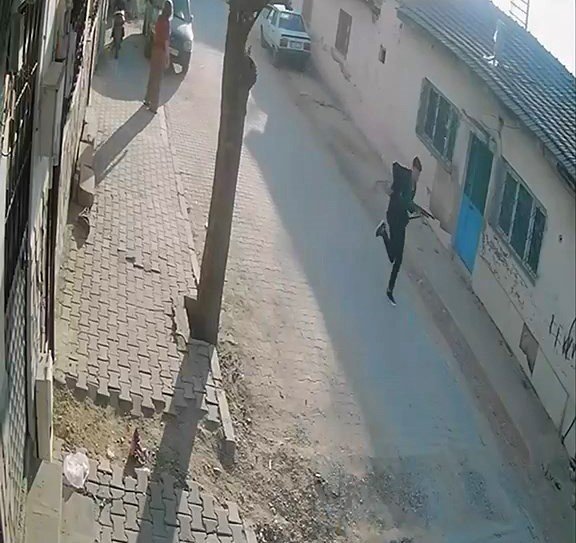 Manisa Turgutlu’da Lise Önünde Silahlı Saldırı.. 8 Kişi Etkilendi, 1 Öğrenci Öldü!