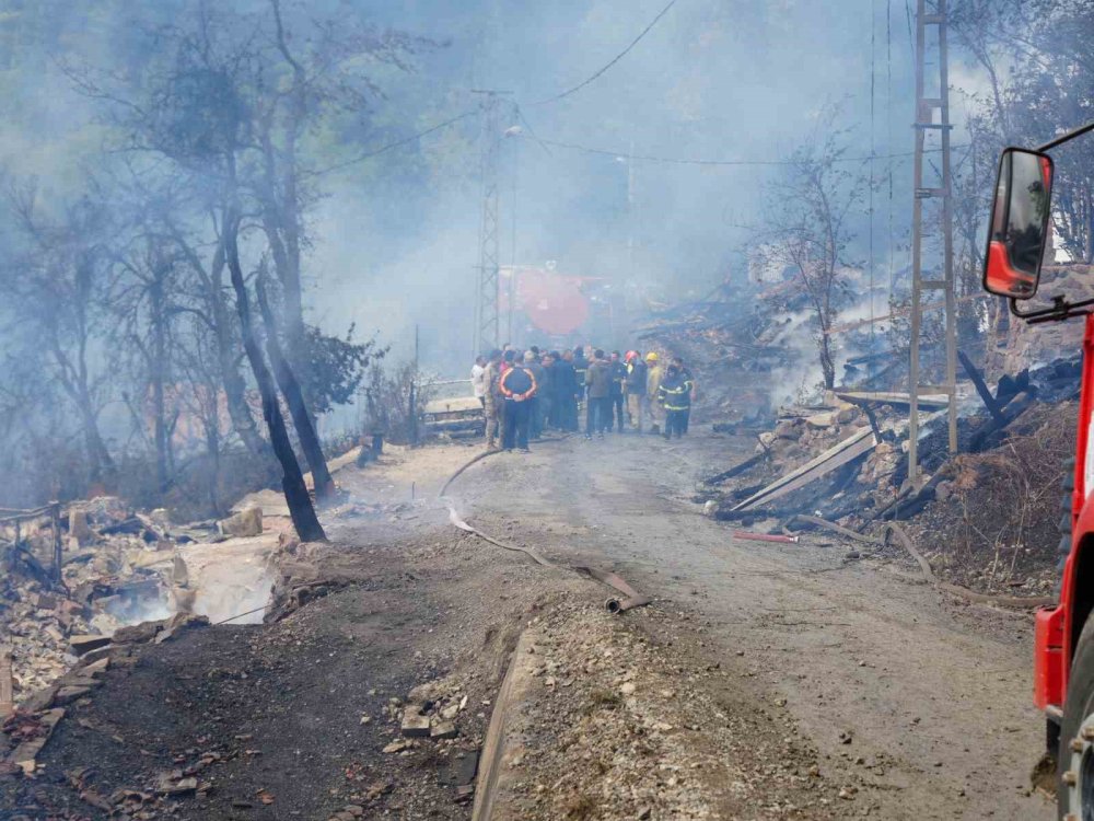 Kastamonu’da Köy Yangınının Bilançosu Ortaya Çıktı.. 11 Ev ve Çok Sayıda Yapı Yandı!
