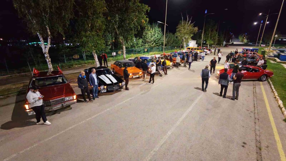 Klasik Araçlar Erzurum Caddelerinde Buluştu.. 18 Otomobille Nostalji Turu!