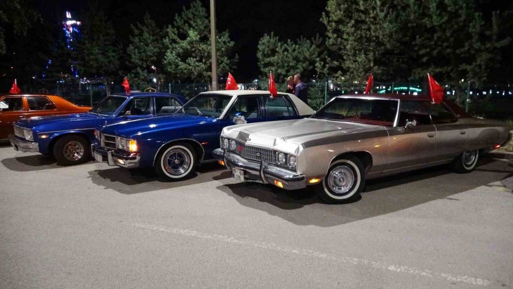 Klasik Araçlar Erzurum Caddelerinde Buluştu.. 18 Otomobille Nostalji Turu!