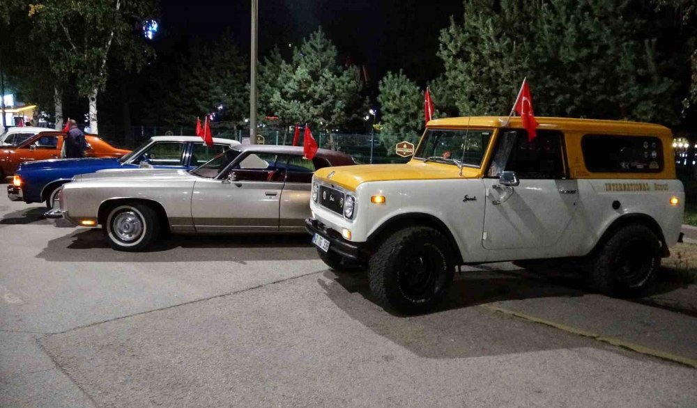 Klasik Araçlar Erzurum Caddelerinde Buluştu.. 18 Otomobille Nostalji Turu!