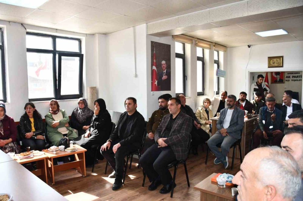 Sarıkamış’ta AK Parti Saha Çalışması.. Milletvekili Mehmet Emin Öz Esnafın Taleplerini Dinledi!