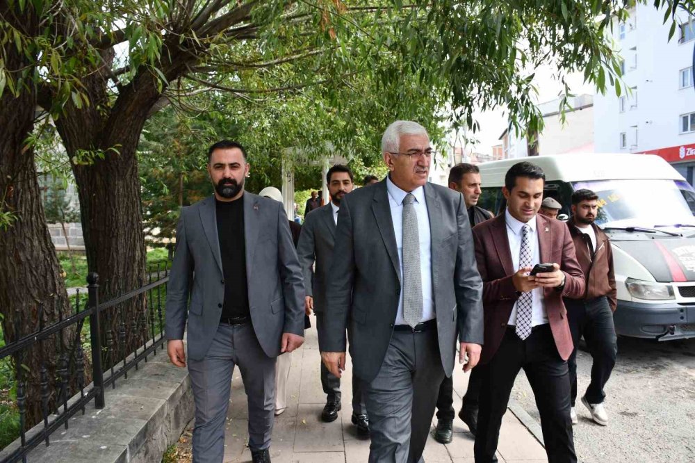 Sarıkamış’ta AK Parti Saha Çalışması.. Milletvekili Mehmet Emin Öz Esnafın Taleplerini Dinledi!