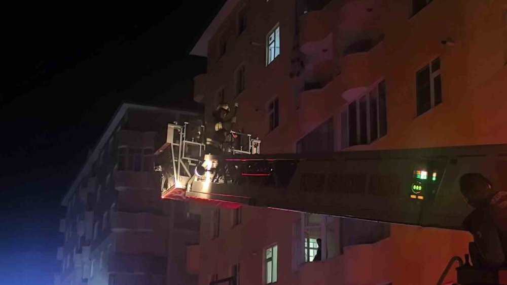 Palandöken’de Apartman Yangını Paniğe Neden Oldu.. Üst Katlar Boşaltıldı!