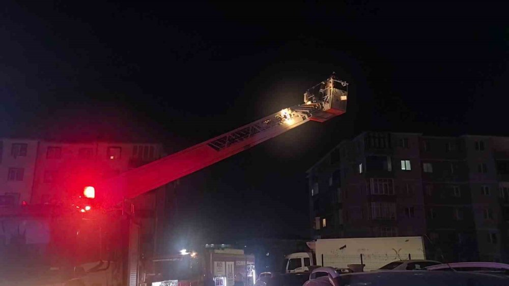 Palandöken’de Apartman Yangını Paniğe Neden Oldu.. Üst Katlar Boşaltıldı!
