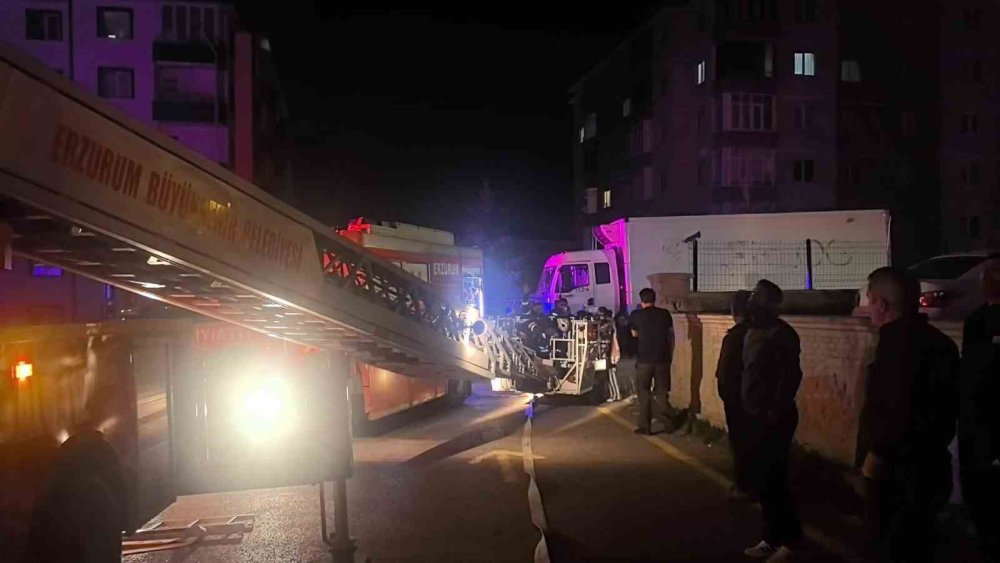 Palandöken’de Apartman Yangını Paniğe Neden Oldu.. Üst Katlar Boşaltıldı!