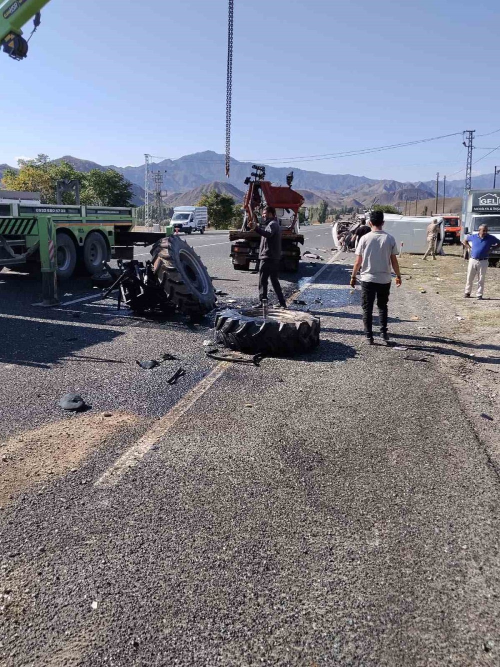 Erzurum-Ardahan Kara Yolunda Feci Kaza.. 2’si Ağır 3 Yaralı İçin Alarm!