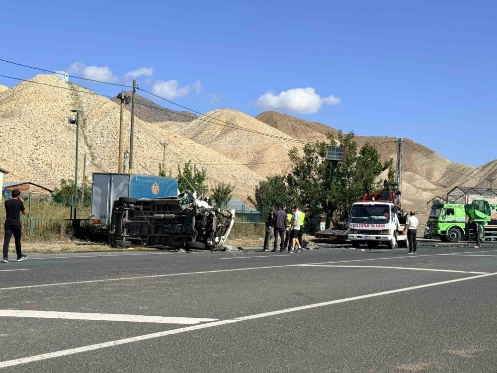 Erzurum-Ardahan Kara Yolunda Feci Kaza.. 2’si Ağır 3 Yaralı İçin Alarm!