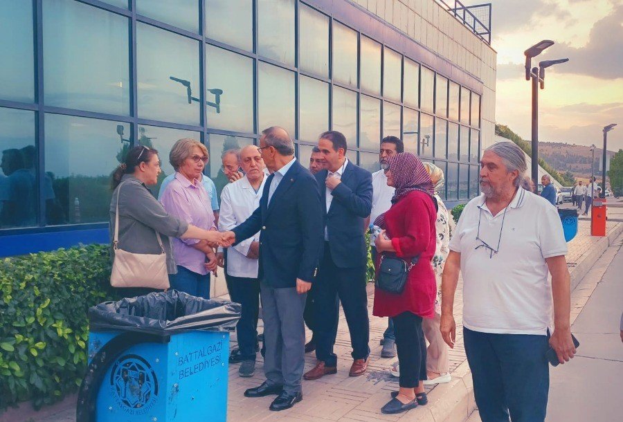 Veli Ağbaba Rahatsızlandı.. Başhekim Sağlık Durumuna İlişkin Açıklama Yaptı!