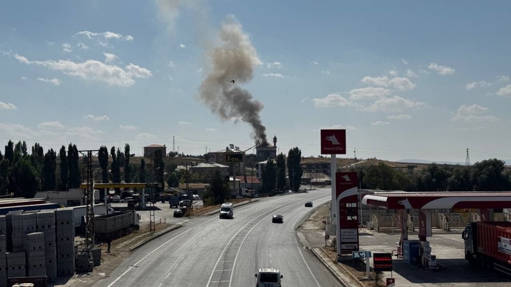 Ağrı’da Caminin Çatısında Çıkan Yangın Paniğe Neden Oldu