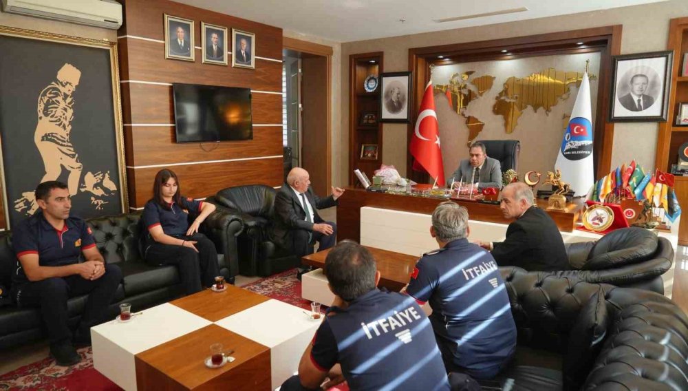 Kars’ta İ̇tfaiye Haftası Ziyareti: Başkan Senger İtfaiyecileri Ağırladı