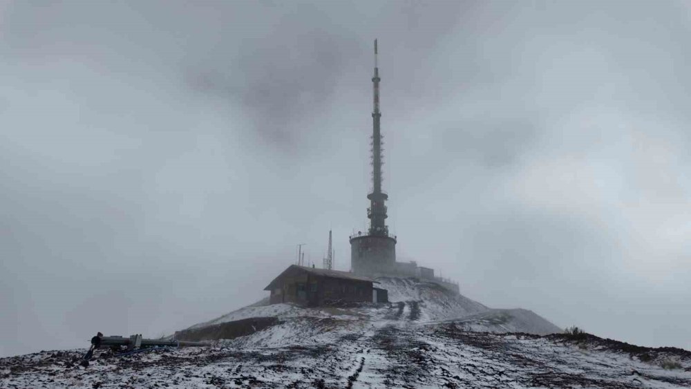 Erzurum Palandöken’de İlk Kar.. Mevsimin İlk Karı Ejder Tepesi’ni Beyaza Büründü!