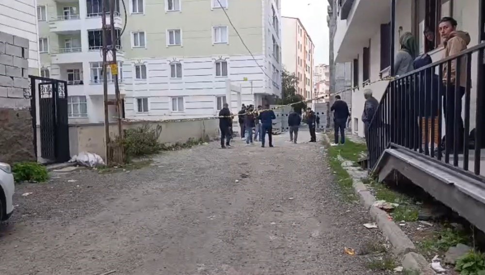 Kars’ta Motosikletli Saldırgan Dehşeti: 1’i Kadın 2 Kişi Silahla Yaralandı