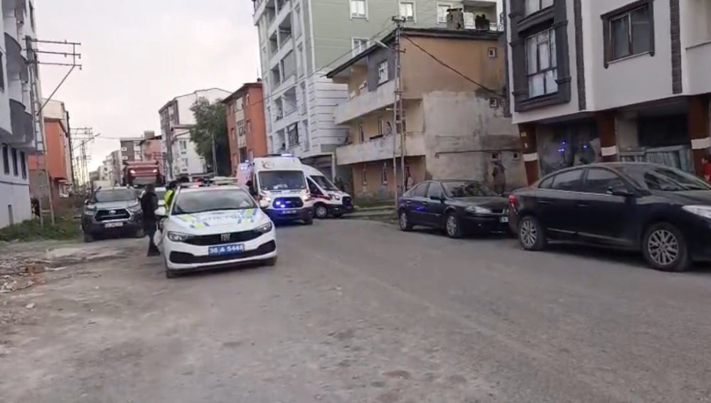 Kars’ta Motosikletli Saldırgan Dehşeti: 1’i Kadın 2 Kişi Silahla Yaralandı