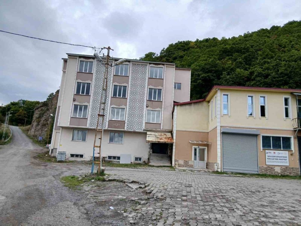 Posof MYO’da Eğitime Ara Verildi.. Barınma Sorunu Öğrencileri Ardahan’a Yönlendirdi!
