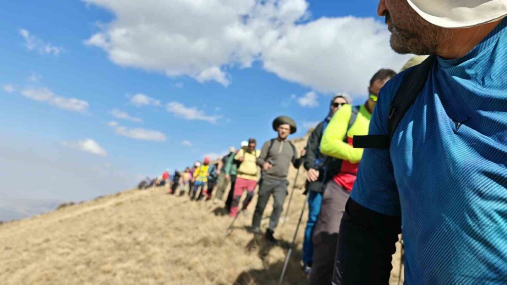 Tendürek Dağı’nın Volkanik Coğrafyasında Doğa Yürüyüşü