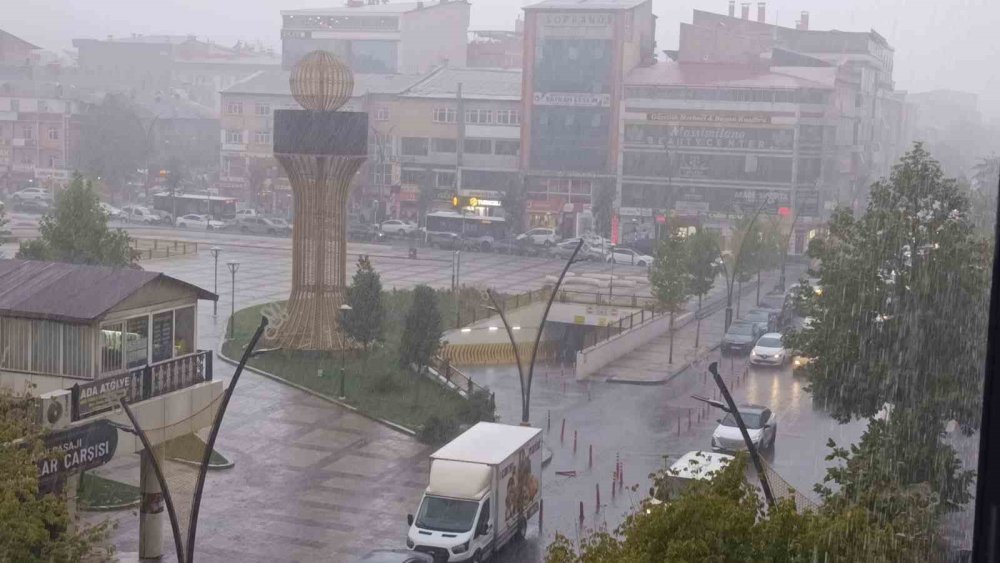 Bingöl'de Sağanak Sonrası Gökkuşağı Çıktı.. Yüksek Kesimlerde Dolu Etkili Oldu!