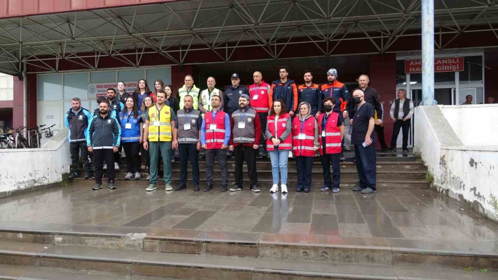 Kafkas Üniversitesi Hastanesi'nde Tatbikat.. 10 Yaralı Üzerinden Süreç Test Edildi!