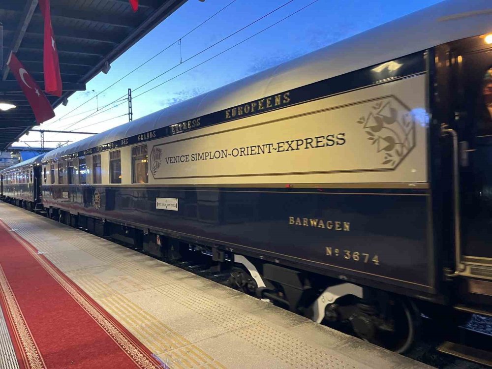 Paris’ten Yola Çıkan Orient Express İstanbul’a Ulaştı.. Tarihi Yolculuk Tamamlandı!