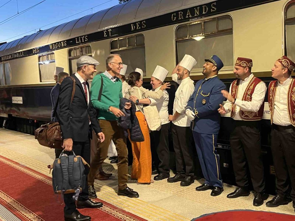 Paris’ten Yola Çıkan Orient Express İstanbul’a Ulaştı.. Tarihi Yolculuk Tamamlandı!